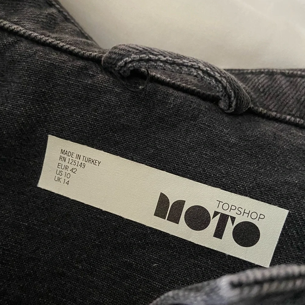 ❌SOLD❌ Topshop Moto Raw Hem Cropped Black Denim Jacket - Picture 3 of 6